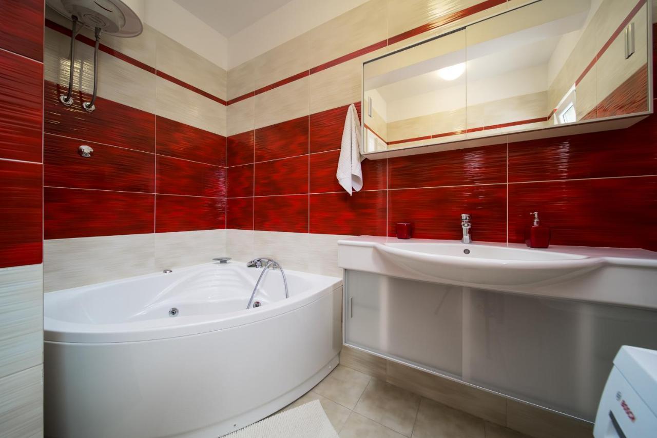 Apartment Toma Podstrana Bagian luar foto